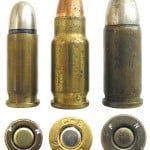  Патрон .25 NAA (в центре) в сравнении с 6,35 мм Browning (слева) и 7,65 мм Browning (справа)