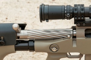 У варіанті TAC-50 A1R2 приклад з буфером віддачі кріпиться до ложі штифтом, що швидко видобувається. Неминучий при такому з'єднанні люфт тут незначний