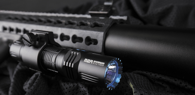  Оптическая система M2R Warrior имеет классическую компоновку: светодиод, текстурированный рефлектор и стекло с просветлением