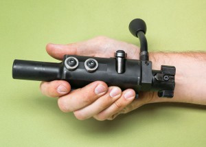 Затвор BA50 дуже незвичайний - у його конструкції для полегшення ходу використані підшипники; розбирання затвора також дуже нетривіальне