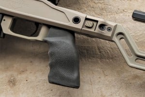  очень комфортная рукоятка Ergo Deluxe Grip идеально подходит для высокоточной стрельбы 
